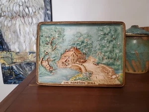 The Roadside Mill - Arte piastrelle ceramica vintage con dettagli rialzati - Foto 1 di 8