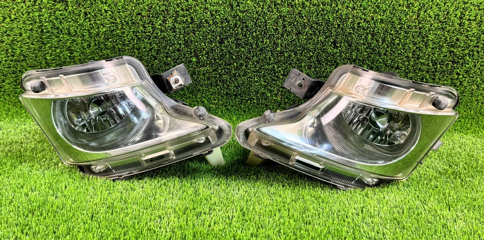 Par de luces antiniebla izquierda y derecha Lexus LS600H LS600HL 2010-2012 usadas de fábrica OEM Foto 1 de 4