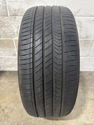 1x P235/65R18 Kumho Majesty 9 Solus TA91 7/32 101 W neumático usado 2356518 Foto 1 de 3