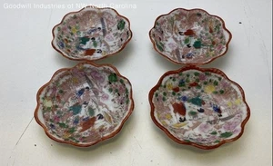 Japanese Porcelain Scalloped Edge Bowls - Picture 1 of 4