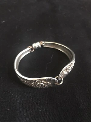 Brazalete Brazalete Chapado en Plata con Diseño Grabado Foto 1 de 4