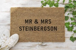EIStencilled Coir Door Mat 70 x 40 Mr & Mrs Married Regalo de boda personalizado - Imagen 1 de 6