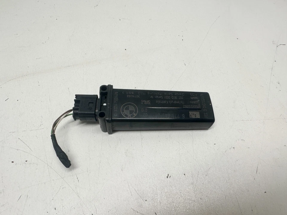 H30890 2010-2013 BMW 535i GT 550i GT TIRE PRESSURE MONITERING SENSOR 6771043 OEM - Image 1 of 4
