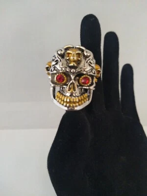 Anel caveira de aço inoxidável tons de prata e ouro - Imagem 1 de 4