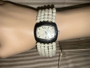 Avon Pearlesque Stretch Band Bracelet Watch Faux Pearls Silver Face Original Box - Picture 1 of 9