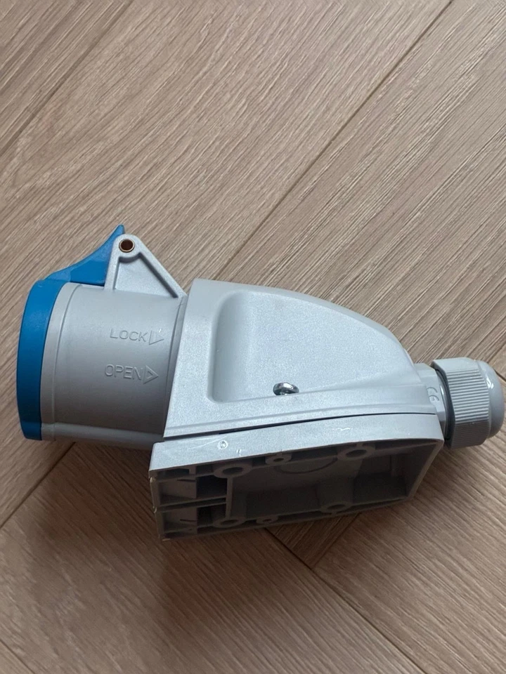 Protection Plug  CEE 230v/16a Socket IP44 Protection Plug for Industrial Use - Image 1 of 4
