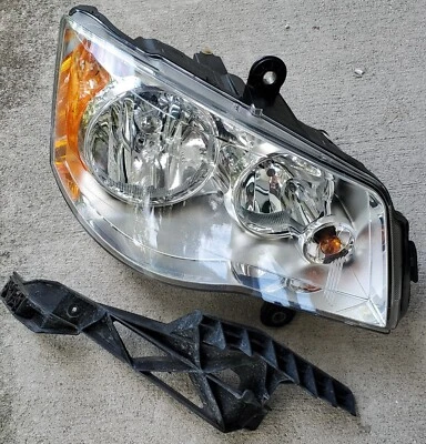 2011 - 2016 年克莱斯勒 Town & Country 右灯头灯头灯 2021 年制造良好 — 第 1/4 张图片
