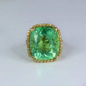 Magnificent 19 Carat Natural Colombian Emerald and Diamond Ring, 18K Yellow Gold - Picture 1 of 5