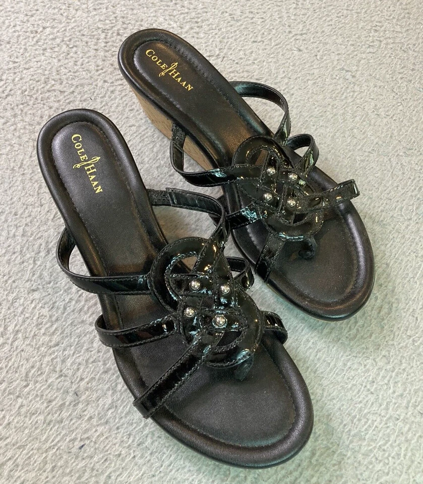 Женские сандалии Cole Haan 8 М черные пробковые на танкетке лакированная кожа с ремешками стринги D41526 - Изображение 1 из 4