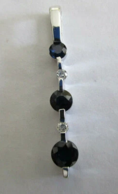 Colgante de tres piedras de diamantes y zafiros de oro de 14 quilates de 0,81 quilates diámetro = 0,07 F-SI1 Foto 1 de 4