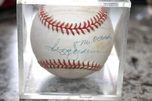 Reggie Jackson Mr October signierter Baseball in einer Vitrine - Bild 1 von 6