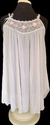 Camisón retro vintage bebé muñeca blanco con detalles rosas** bajada de precio** Foto 1 de 4