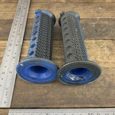 Vintage BMX Handlebar Grips Circles Blue Pair 70s 80s Motocross MX Dirt Bike - Image 1 of 4