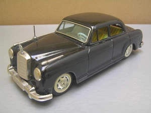 Bandai Blech Friction Mercedes Benz 2/9 mit Antenne Made in Japan NM+ Zustand - Bild 1 von 11