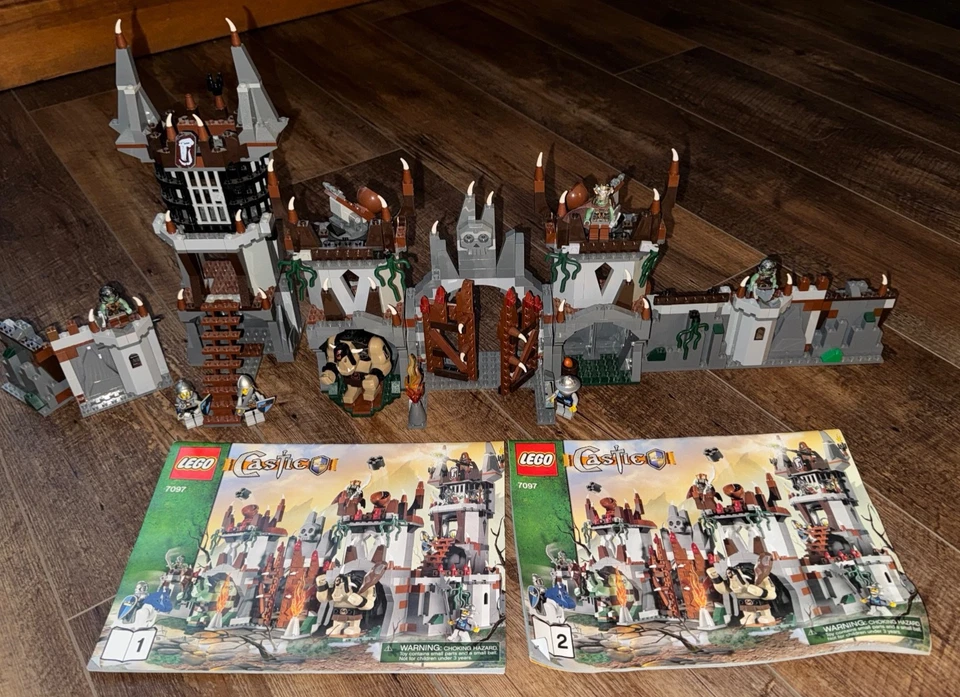 LEGO Castle Troll’s Mountain Fortress Set 7097 (2009) de colección Foto 1 de 4