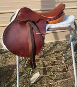 Used Collegiate 16.5"  Med close contact English saddle w/fittings, pad VGC - Picture 1 of 14