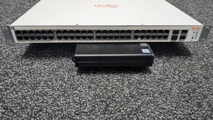 Commutateur Ethernet HPE Aruba Instant On 1930 - Blanc (JL686A) 48G 4SFP + 370W - Photo 1/2