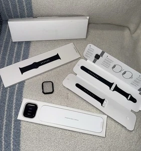 Apple Watch Series 8 45mm Aluminum GPS Midnight Aluminum With Accessories - Photo 1 sur 10