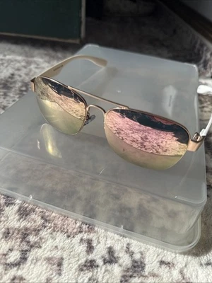 Raro Pugs Gear Style M4 Aviator marcos de plástico blanco con lentes oscuras de colección Foto 1 de 4