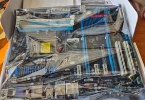 GIGABYTE Z77X-D3H, LGA 1155/Socket H2, Intel Motherboard UNUSED REF JT47 - Afbeelding 1 van 9