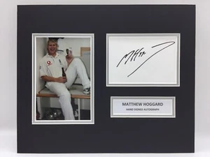 RARO Matthew Hoggard Inghilterra Cricket foto firmata esposizione + COA AUTOGRAFO CENERI - Foto 1 di 3