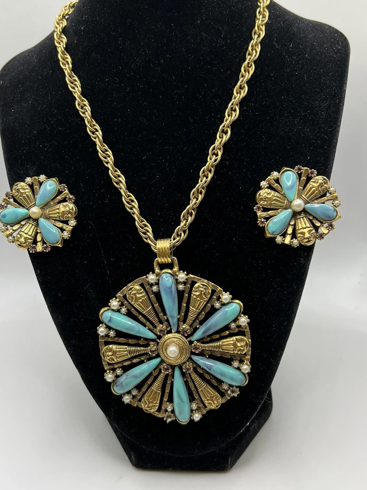 Vintage SELRO Selini Faux Turquoise  & Faux Pearls, CLOWNS Necklace/Earring Set Foto 1 de 4