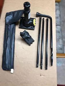2009 GMC Sierra jack and tools OEM - Picture 1 of 1