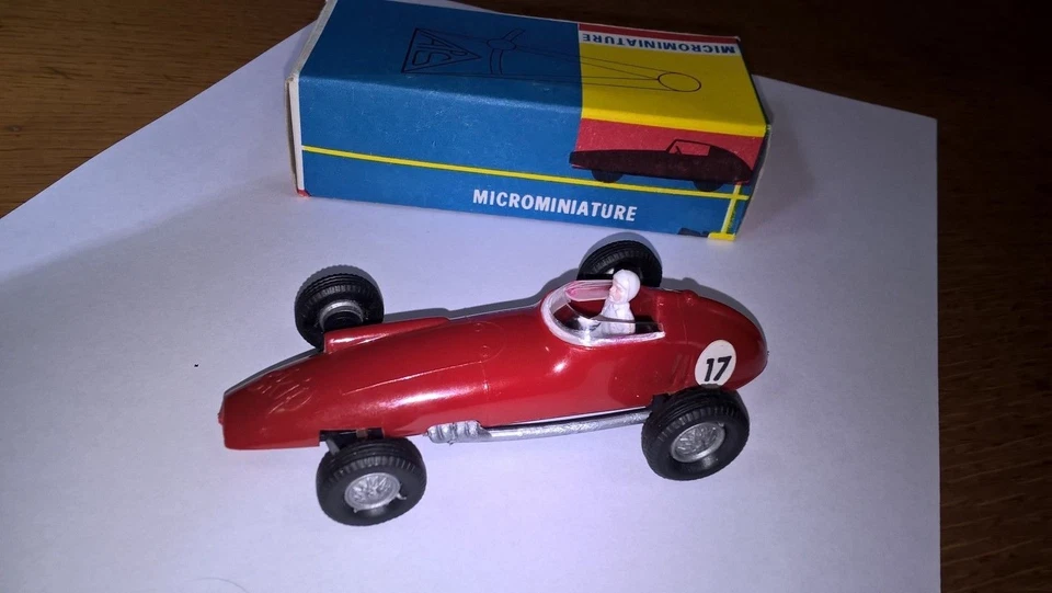 POLITOYS N.58 B.R.M. F1 1/41 in plastica "SKIP" Col.Rosso con scat. originale. - Immagine 1 di 4