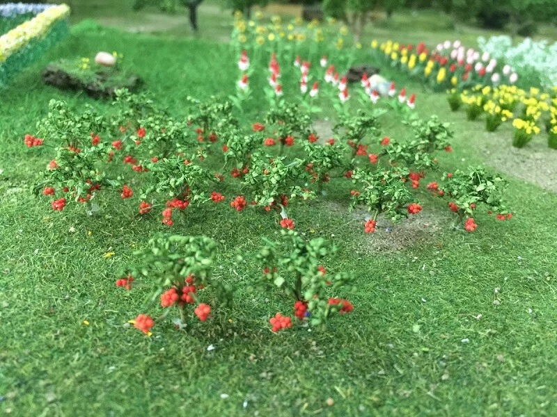 Free Shipping MP SCENERY 100 Strawberries 3/8" Tall Model Farm Railroad Layout - Image 1 of 1