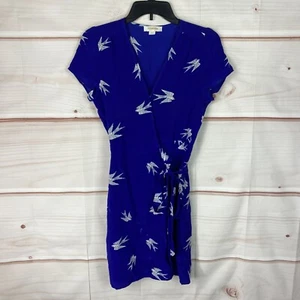 Vestido Yumi Kim Mujer XXS Azul Seda Estampado de Pájaros Envolvente Manga Corta Cuello en V Corto - Imagen 1 de 11