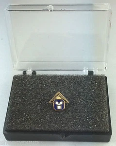 Masonic Past Masters Gold Plated Enamel Lapel Pin Badge In Gift Box - Picture 1 of 2