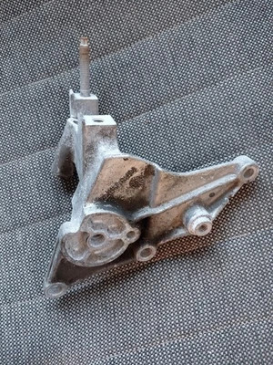 2000-2005 Pontiac Grand Am Malibu 3.1 3.4L OEM alternator mount bracket 24508421 - Image 1 of 4