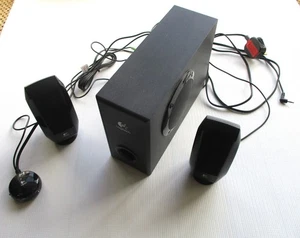 Logitech S-220 PC Laptop 2.1 Subwoofer + 2 x Speakers - Picture 1 of 9
