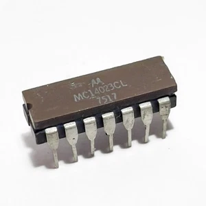 Motorola MC14023CL Triple 3-Input NAND Gate DIP-1 Vintage ( 1975 ) Logic IC NOS - Picture 1 of 17