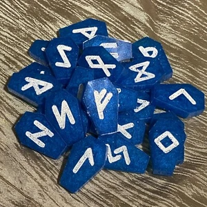 Coffin Shaped Blue Raspberry Shimmer Resin Rune Stones, Elder Futhark - Bild 1 von 9