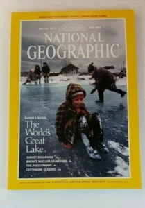 JUNE 1992 NATIONAL GEOGRAPHIC SOCIETY / BIKINI'S NUCLEAR GRAVEYARD / RUSSIA  - Imagen 1 de 7
