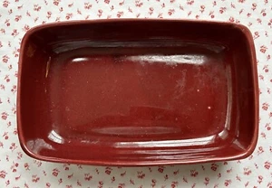 Plato para servir rectangular esmaltado rojo arándano cerámica Haeger vintage #3514 - Imagen 1 de 5