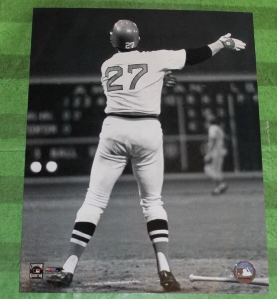 Carlton Fisk Boston Red Sox 1975 World Series 11x14 Photo File Baseball Photo - Image 1 of 1