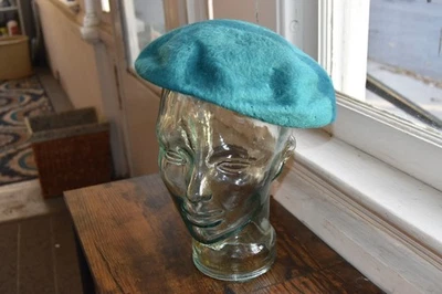 Vintage 1950s or 60s Union Made Teal Beret Style Hat Size 6.5 - Image 1 of 4