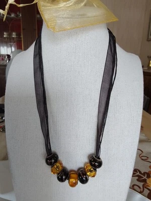 Collanina con cordino cotone cerato,filo di nylon trasparente con charms . - Immagine 1 di 3