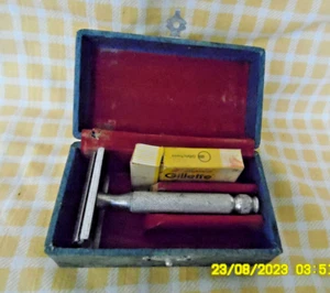 LBC B2/ ANCIEN RASOIR GILLETTE + LAME DANS SA BOITE MADE IN ENGLAND..RAZOR - Picture 1 of 4