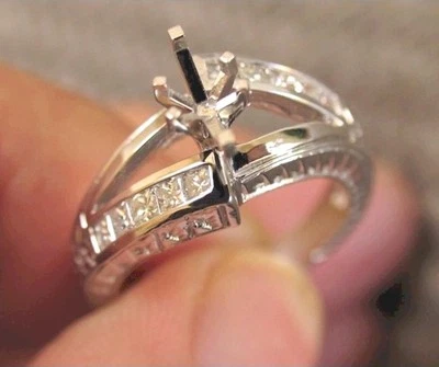 NEW 14K WHITE GOLD .75ct PRINCESS DIAMOND ENGAGEMENT RING/SEMI MOUNT (size 7) - Image 1 of 4