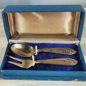 Vintage Bangkok Thailand Messing Miniatur Löffel Gabel Set in blauer Box - Bild 1 von 5