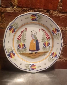 Quimper France 🇫🇷 10" Decorative Plate Scallop Edges Hand painted Signed Hang - Picture 1 of 3