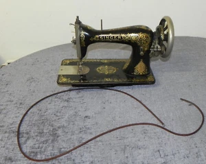 Máquina de coser Singer antigua usada decoración vintage - Imagen 1 de 11