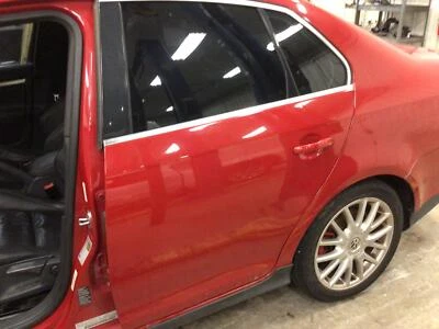 Conjunto de puerta trasera izquierda usado lado trasero se adapta a: Volkswagen Jetta gli 2006 eléctrico Foto 1 de 2