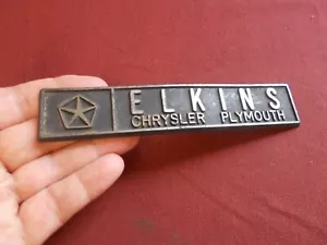 VINTAGE NOME CONCESSIONARIO AUTO EMBLEMA LOGO DISTINTIVO ELKINS PLYTHOUTH- PLASTICA CHRYSLER - Foto 1 di 4