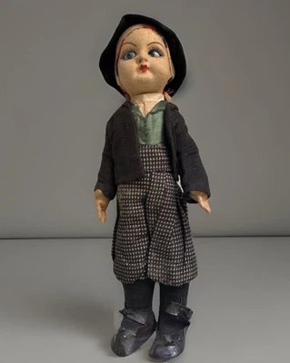 "Muñeca de colección de los años 40 de tela sobre composición 10"" ojos de vidrio hecha a mano folclórica europea" Foto 1 de 4