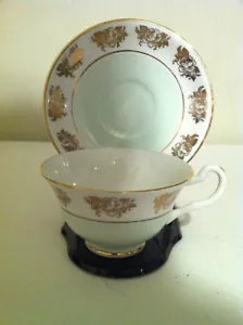 Crownford Fine Bone China Tasse & Untertasse - hellgrün & gold floral - Bild 1 von 4