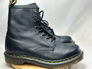 Dr. Martens 11821 Original 8-Eye Black Leather Boots Unisex Air Wair L8 EU 39 - Picture 1 of 14
